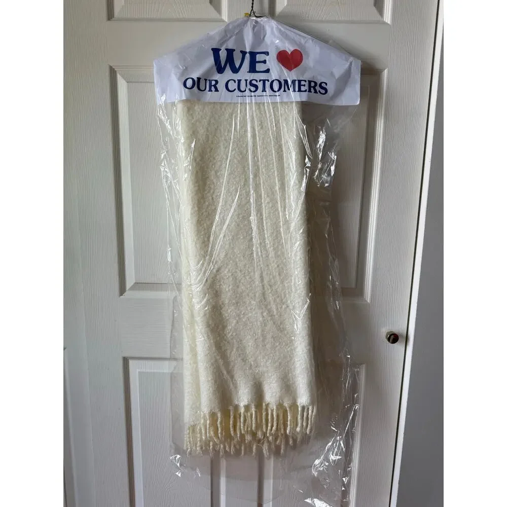 Soft Surroundings Ivory Bouclé Fringe Throw Blanket 50x70 Cozy Cottage Home